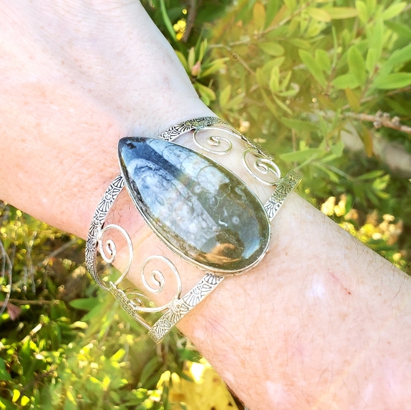 New Fossilized Orthoceras 925 Silver Cuff Bracelet. - Picture 13 of 16